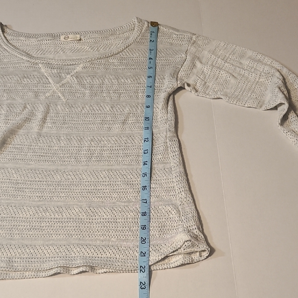 AG Women's Comy Cozy Light Gray Knit Perforated Top NWOT Small - Picture 7 of 9